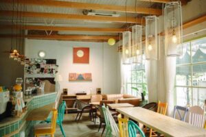 how to mix vintage and modern furniture